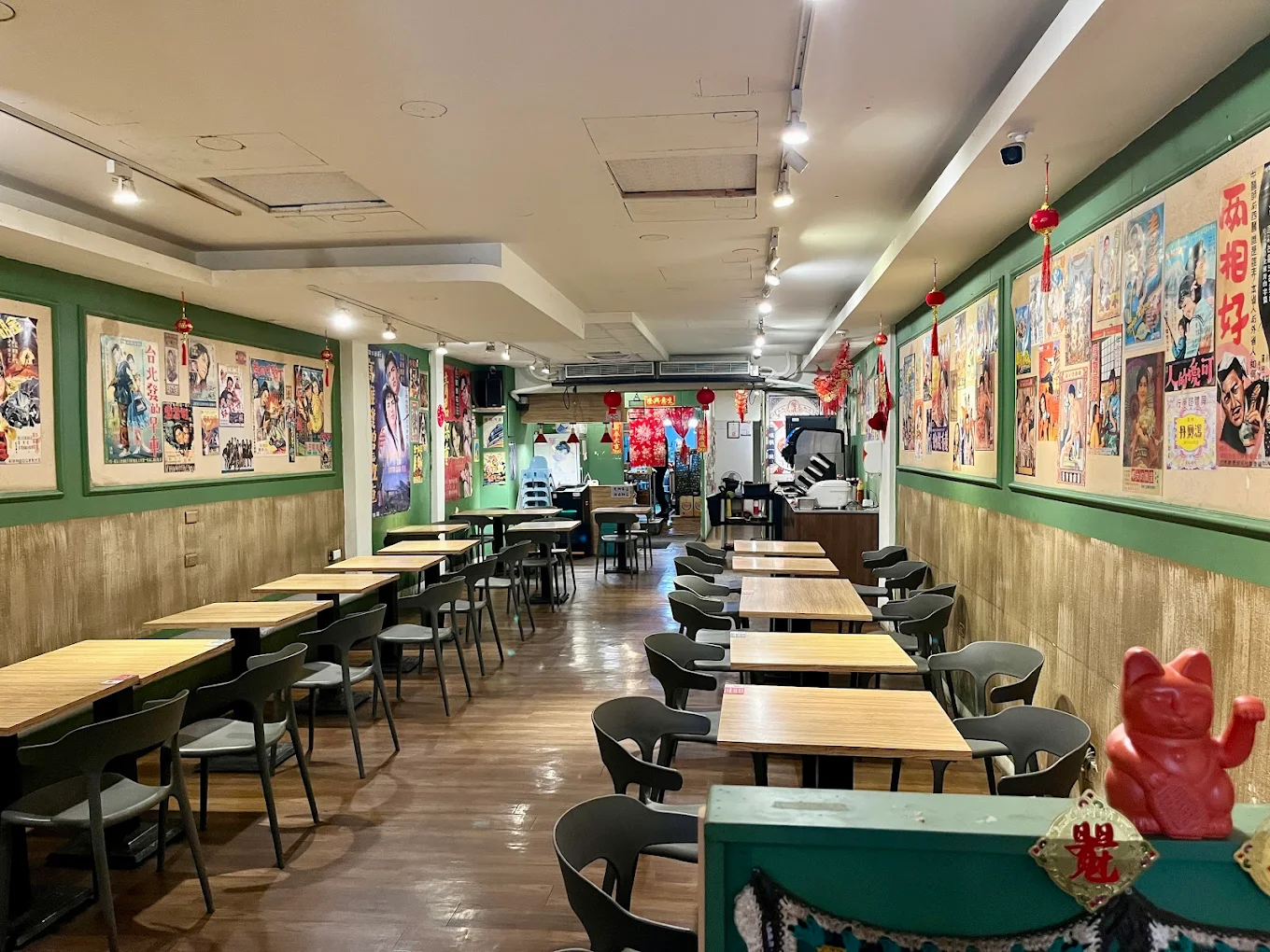 2025 高雄隱藏美食推薦!在地人私藏的 25 家口袋名單 17 大港參貳牛排館